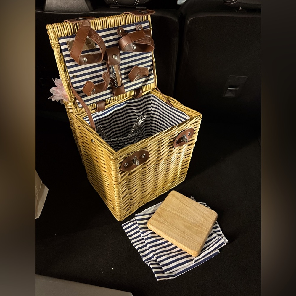 VINO, Picnic Time, Adeline Collection, Wine🍷 & Cheese 🧀 basket